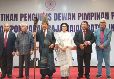 Dilantik di Hadapan Ephorus HKBP, Cornel Simbolon Usung Visi “Satu PARNA”