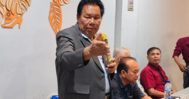 Pertemuan Bersejarah Kelompok Marga Siopat Ama dengan Tulangnya Pandiangan Pertemuan Bersejarah Kelompok Marga Siopat Ama dengan Tulangnya Pandiangan