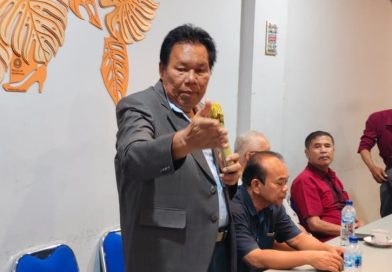 Pertemuan Bersejarah Kelompok Marga Siopat Ama dengan Tulangnya Pandiangan Pertemuan Bersejarah Kelompok Marga Siopat Ama dengan Tulangnya Pandiangan